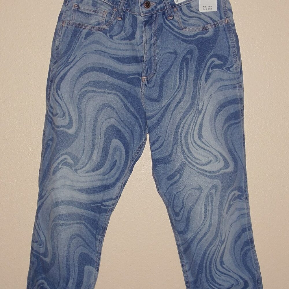 Hollister- Curvy high-rise mom jean